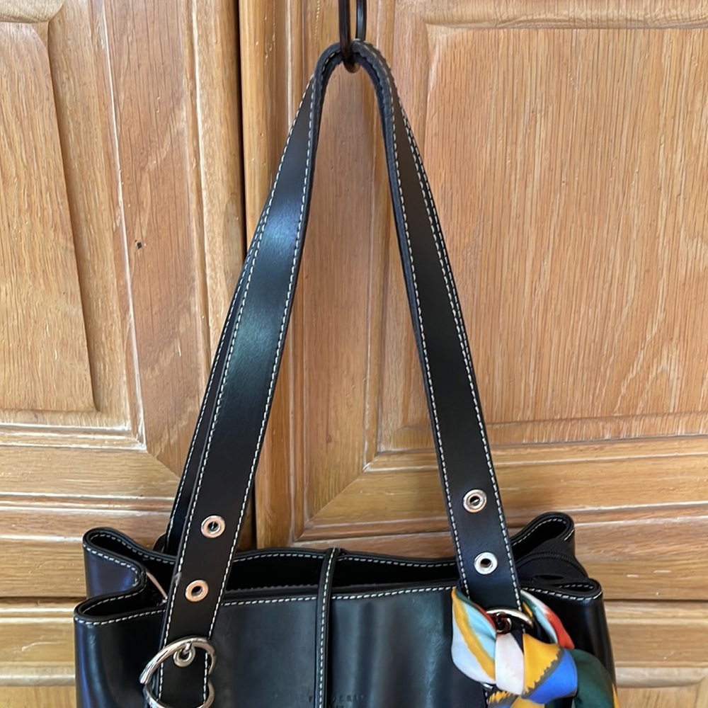 🌺 FREDERIC PARIS; Beautiful Black Leather Medium-Sized Handbag in GREAT Shape!! - Picture 4 of 16